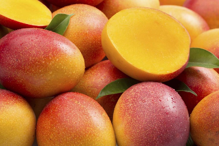 Спелый манго содержит больше сахара, но даже в неспелом витамина С больше, чем в лимоне.
