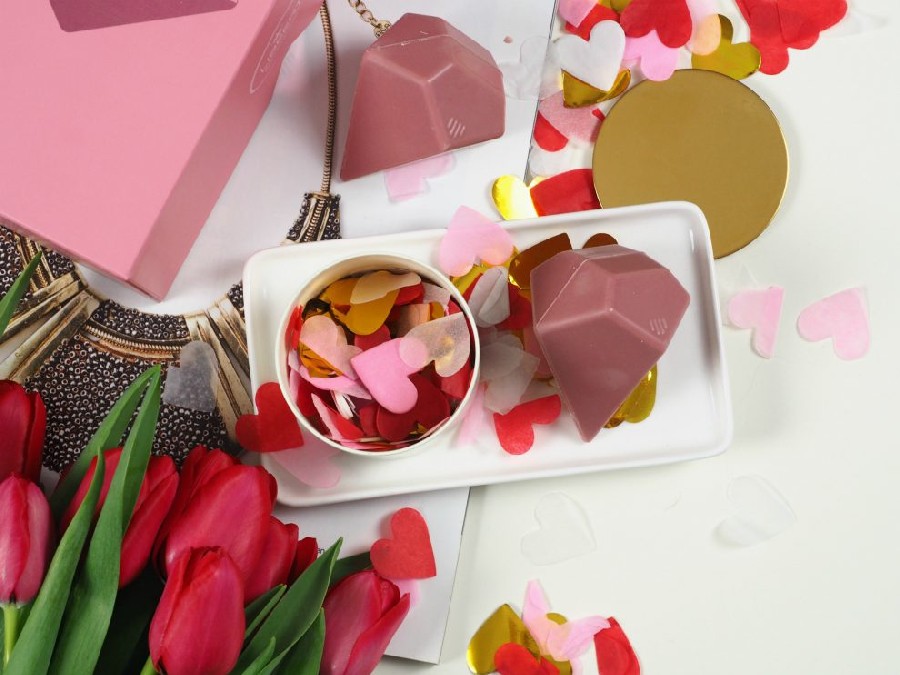 Шоколатье изобрели розовый шоколад
