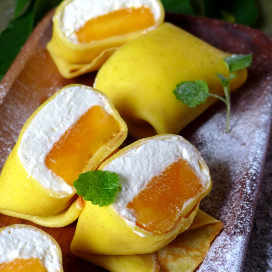 Блинчики с манго и сливочным кремом