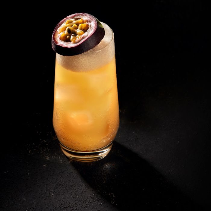 Тропический лимонад с личи от Виталия Глотова, шеф-бармена ресторана La Fabbrica
     
