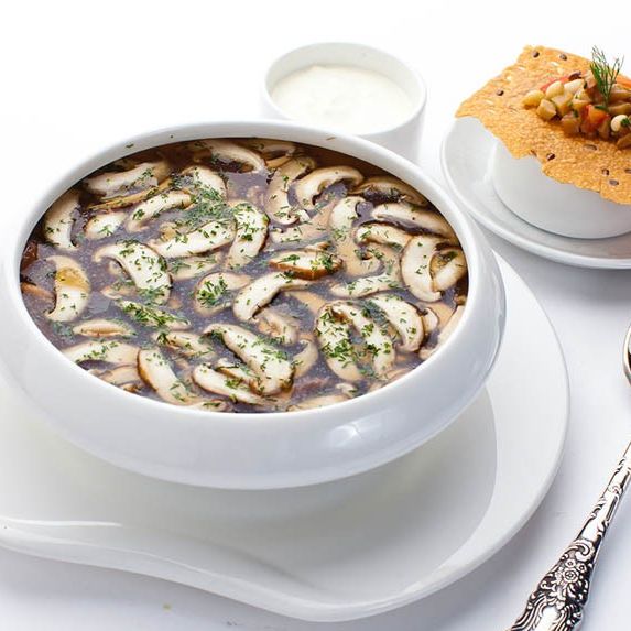 Суп из белых грибов и шитаке от Дмитрия Еремеева, шеф-повара ресторана «Турандот»