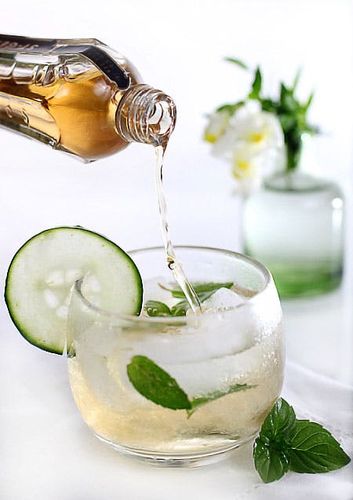 Для классического коктейля подходит джин с доминирующим можжевеловым вкусом