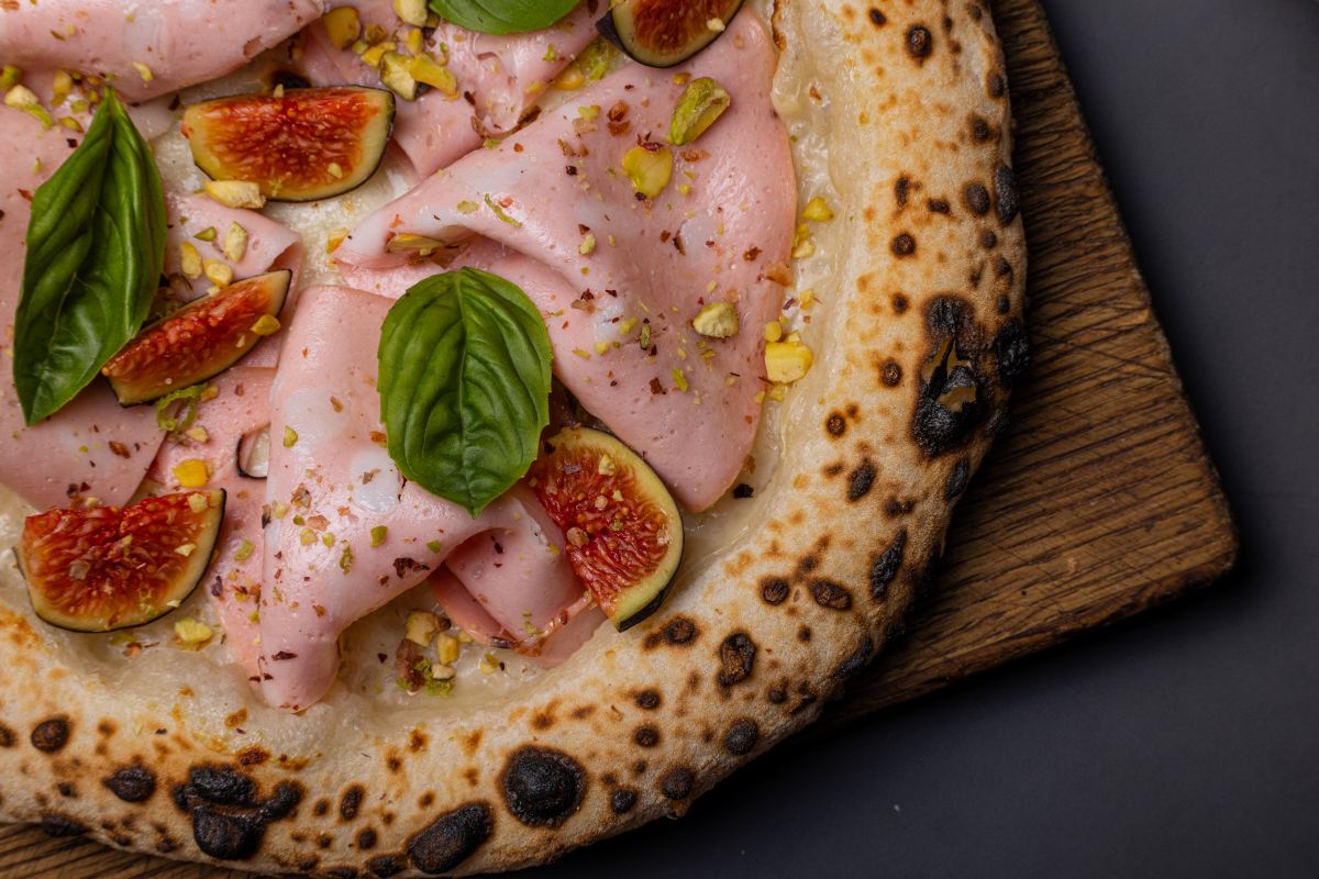 Pizza 22 cm — баклажаны темпура и пицца с инжиром и портвейном